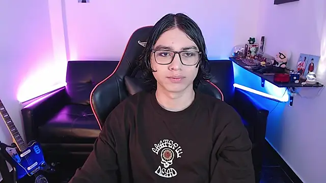 Snapshot of malik_harrison__ chatting on 01-06-25, 02:14 malik harrison   online show from 01-06-25, 02:14