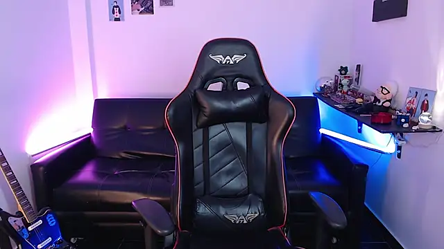 Snapshot of malik_harrison__ chatting on 01-08-25, 02:35 malik harrison   online show from 01-08-25, 02:35