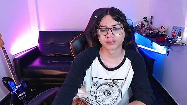 Snapshot of malik_harrison__ chatting on 01-08-25, 05:37 malik harrison   online show from 01-08-25, 05:37