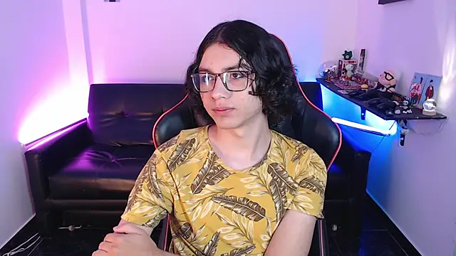 Snapshot of malik_harrison__ chatting on 01-09-25, 02:51 malik harrison   online show from 01-09-25, 02:51