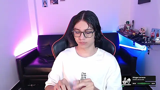 Snapshot of malik_harrison__ chatting on 01-10-25, 01:52 malik harrison   online show from 01-10-25, 01:52