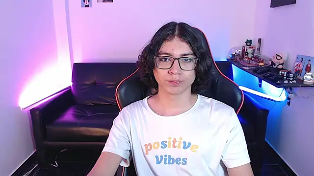 Snapshot of malik_harrison__ chatting on 01-13-25, 05:44 malik harrison   online show from 01-13-25, 05:44