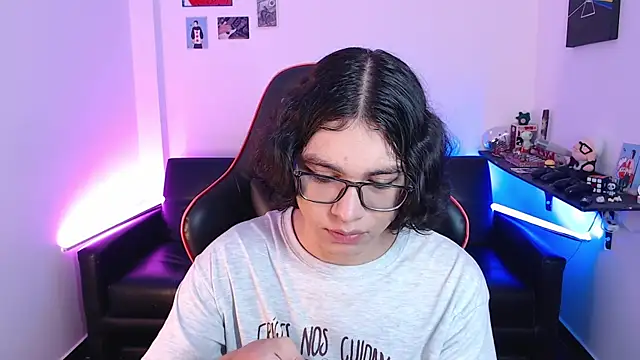 Snapshot of malik_harrison__ chatting on 01-15-25, 01:52 malik harrison   online show from 01-15-25, 01:52