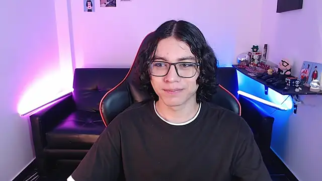 Snapshot of malik_harrison__ chatting on 01-21-25, 01:54 malik harrison   online show from 01-21-25, 01:54