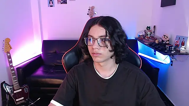 Snapshot of malik_harrison__ chatting on 01-21-25, 04:58 malik harrison   online show from 01-21-25, 04:58