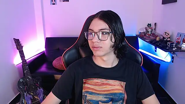 Snapshot of malik_harrison__ chatting on 01-26-25, 02:41 malik harrison   online show from 01-26-25, 02:41