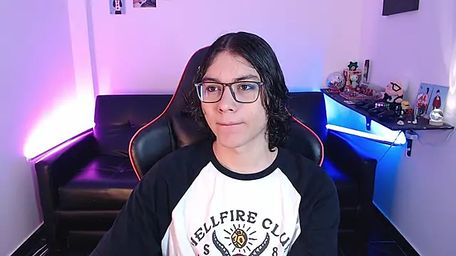 Snapshot of malik_harrison__ chatting on 01-30-25, 02:47 malik harrison   online show from 01-30-25, 02:47