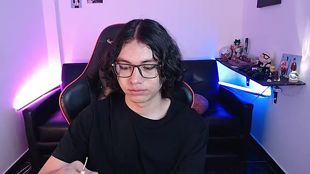 Snapshot of malik_harrison__ chatting on 01-31-25, 05:10 malik harrison   online show from 01-31-25, 05:10