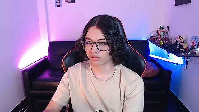 Snapshot of malik_harrison__ chatting on 02-03-25, 05:24 malik harrison   online show from 02-03-25, 05:24