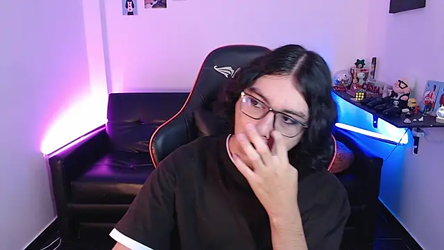 Snapshot of malik_harrison__ chatting on 02-04-25, 01:59 malik harrison   online show from 02-04-25, 01:59