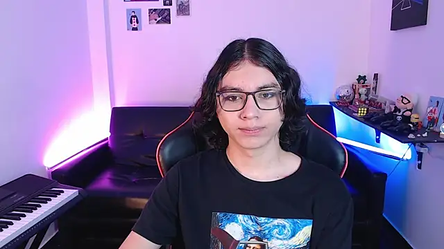 Snapshot of malik_harrison__ chatting on 02-05-25, 02:05 malik harrison   online show from 02-05-25, 02:05