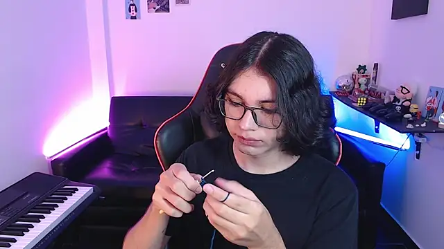 Snapshot of malik_harrison__ chatting on 02-06-25, 02:48 malik harrison   online show from 02-06-25, 02:48