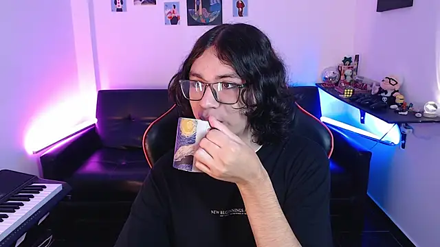 Snapshot of malik_harrison__ chatting on 02-17-25, 02:04 malik harrison   online show from 02-17-25, 02:04