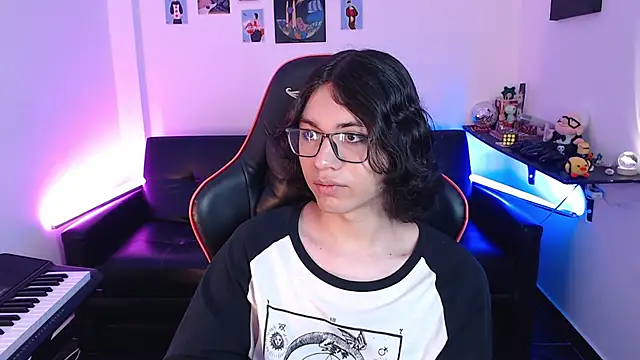 Snapshot of malik_harrison__ chatting on 02-19-25, 05:06 malik harrison   online show from 02-19-25, 05:06