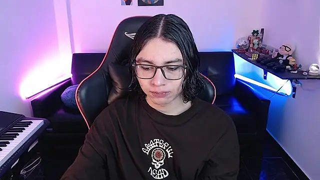 Snapshot of malik_harrison__ chatting on 02-21-25, 02:48 malik harrison   online show from 02-21-25, 02:48