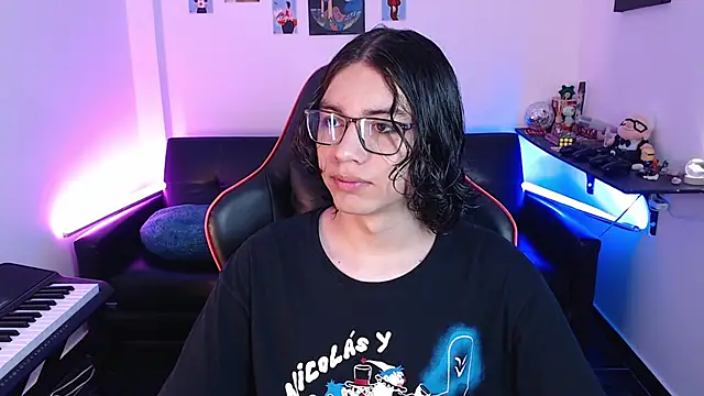 Snapshot of malik_harrison__ chatting on 02-25-25, 02:00 malik harrison   online show from 02-25-25, 02:00