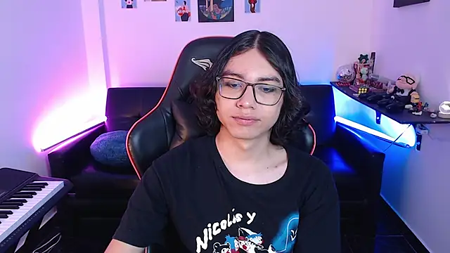 Snapshot of malik_harrison__ chatting on 02-25-25, 05:04 malik harrison   online show from 02-25-25, 05:04