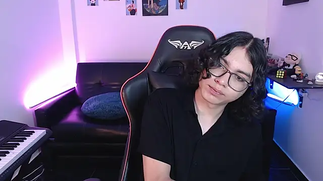 Snapshot of malik_harrison__ chatting on 02-28-25, 06:09 malik harrison   online show from 02-28-25, 06:09