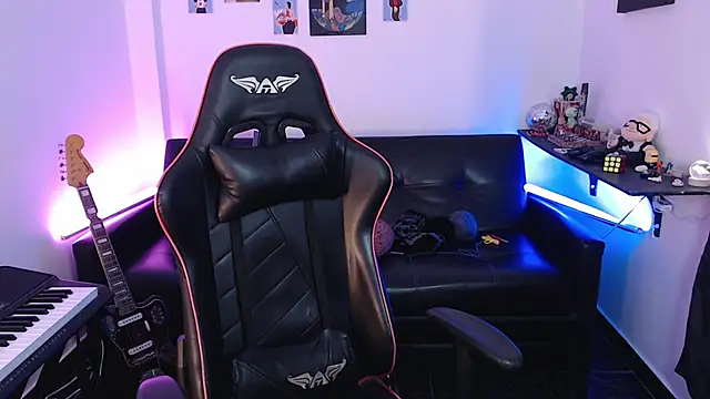 Snapshot of malik_harrison__ chatting on 03-04-25, 02:32 malik harrison   online show from 03-04-25, 02:32