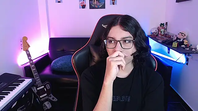 Snapshot of malik_harrison__ chatting on 03-06-25, 04:17 malik harrison   online show from 03-06-25, 04:17