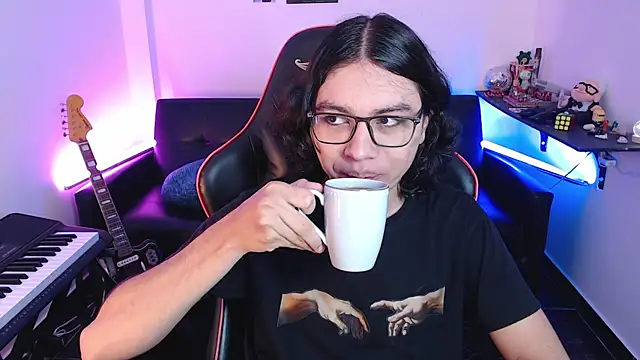 Snapshot of malik_harrison__ chatting on 03-07-25, 02:34 malik harrison   online show from 03-07-25, 02:34