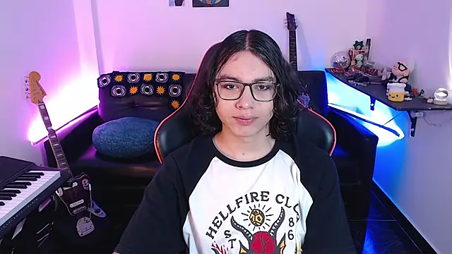 Snapshot of malik_harrison__ chatting on 03-15-25, 03:48 malik harrison   online show from 03-15-25, 03:48