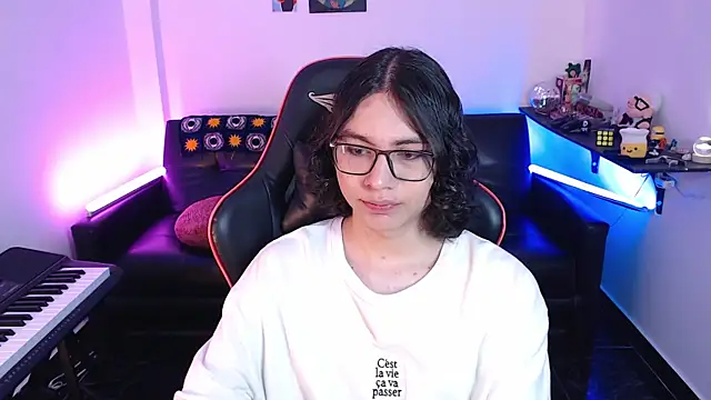 Snapshot of malik_harrison__ chatting on 03-16-25, 02:55 malik harrison   online show from 03-16-25, 02:55