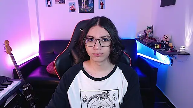 Snapshot of malik_harrison__ chatting on 03-21-25, 03:02 malik harrison   online show from 03-21-25, 03:02