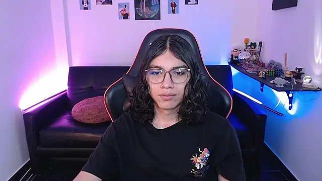 Snapshot of malik_harrison__ chatting on 09-10-25, 02:50 malik harrison   online show from 09-10-25, 02:50