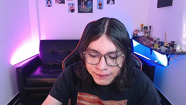 Snapshot of malik_harrison__ chatting on 09-25-25, 03:38 malik harrison   online show from 09-25-25, 03:38