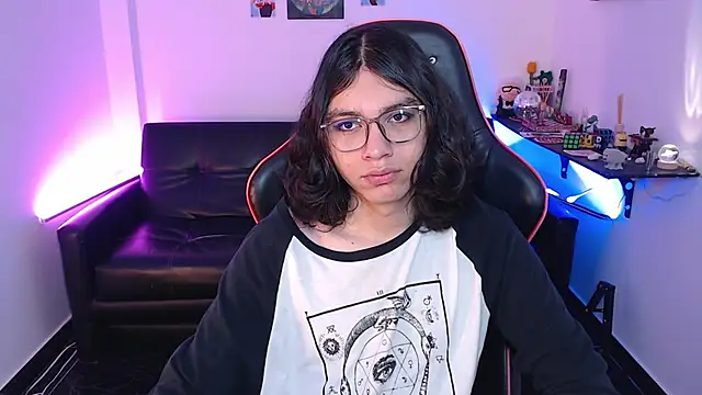 Snapshot of malik_harrison__ chatting on 09-30-25, 03:06 malik harrison   online show from 09-30-25, 03:06