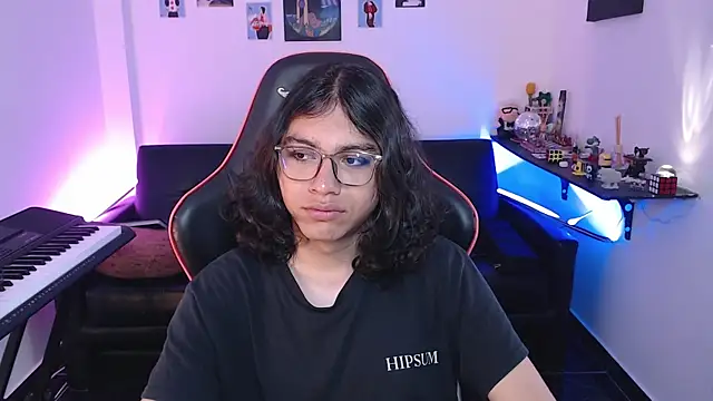 Snapshot of malik_harrison__ chatting on 10-20-25, 03:45 malik harrison   online show from 10-20-25, 03:45