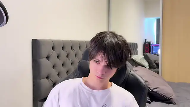 Snapshot of SasukeUhchiaa chatting on 01-03-25, 10:19 SasukeUhchiaa online show from 01-03-25, 10:19