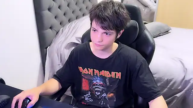 Snapshot of SasukeUhchiaa chatting on 02-22-25, 01:33 SasukeUhchiaa online show from 02-22-25, 01:33