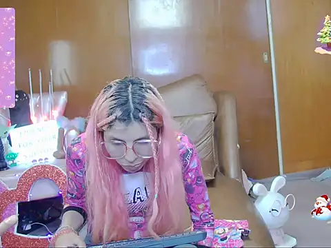 Snapshot of Skinygirl chatting on 10-12-25, 01:59 Skinygirl online show from 10-12-25, 01:59