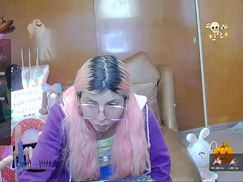 Snapshot of Skinygirl chatting on 11-04-25, 10:53 Skinygirl online show from 11-04-25, 10:53