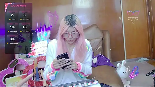 Snapshot of Skinygirl chatting on 11-07-25, 04:29 Skinygirl online show from 11-07-25, 04:29