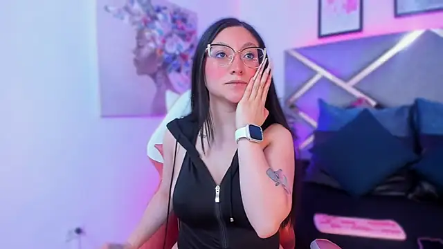 Snapshot of lucy_neil chatting on 10-10-25, 02:32 lucy neil online show from 10-10-25, 02:32