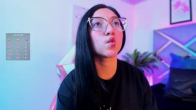 Snapshot of lucy_neil chatting on 11-06-25, 02:34 lucy neil online show from 11-06-25, 02:34