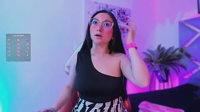 Snapshot of lucy_neil chatting on 11-12-25, 02:34 lucy neil online show from 11-12-25, 02:34