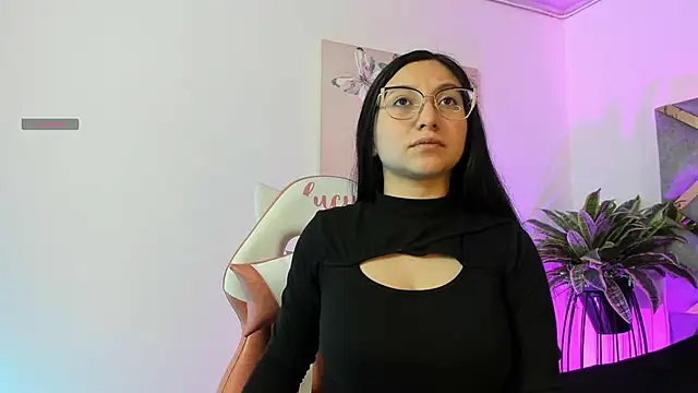 Snapshot of lucy_neil chatting on 11-13-25, 02:32 lucy neil online show from 11-13-25, 02:32