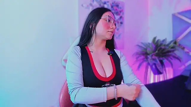 Snapshot of lucy_neil chatting on 11-18-25, 03:34 lucy neil online show from 11-18-25, 03:34