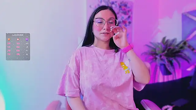 Snapshot of lucy_neil chatting on 11-19-25, 03:50 lucy neil online show from 11-19-25, 03:50