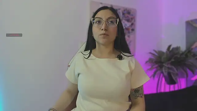 Snapshot of lucy_neil chatting on 11-21-25, 02:32 lucy neil online show from 11-21-25, 02:32