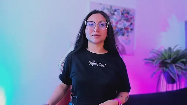 Snapshot of lucy_neil chatting on 11-29-25, 02:36 lucy neil online show from 11-29-25, 02:36