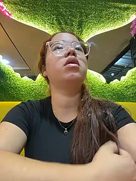 Lucyklein2022 online show from 10-26-25, 01:00