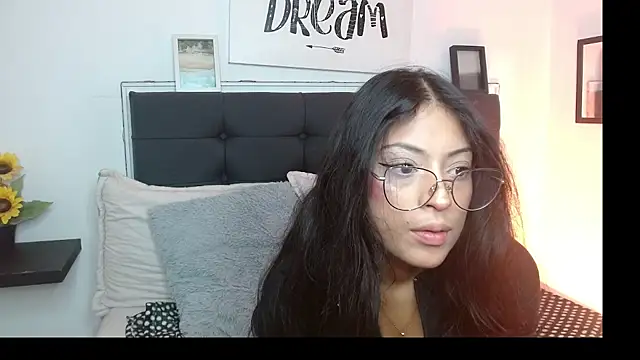 vaness weet online show from 10-19-25, 08:09