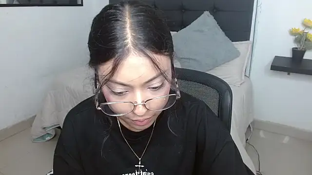 vaness weet online show from 11-15-25, 07:43