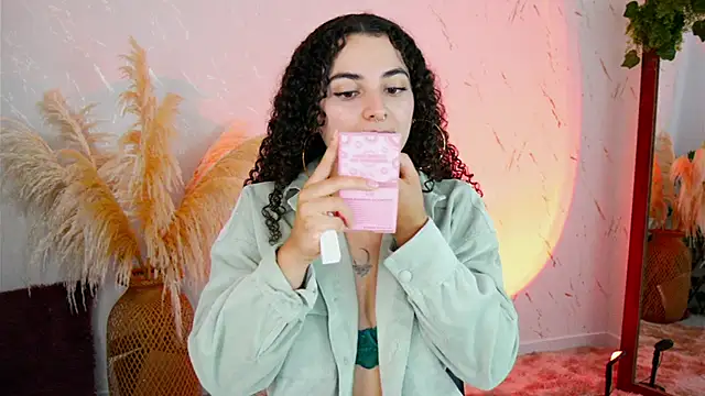 Snapshot of merida_bell18 chatting on 11-06-25, 09:54 merida bell18 online show from 11-06-25, 09:54