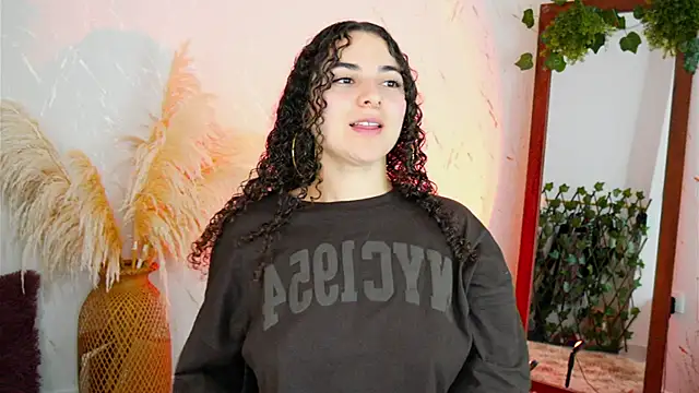 Snapshot of merida_bell18 chatting on 11-19-25, 10:43 merida bell18 online show from 11-19-25, 10:43